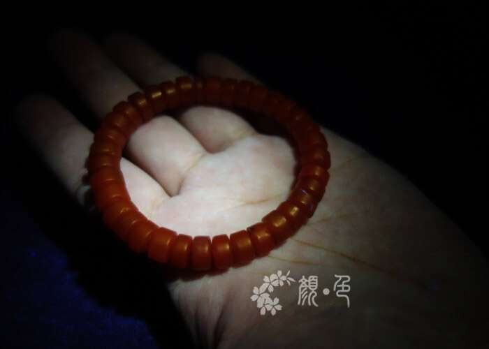 紫（zǐ）光手電筒鑒別玉石